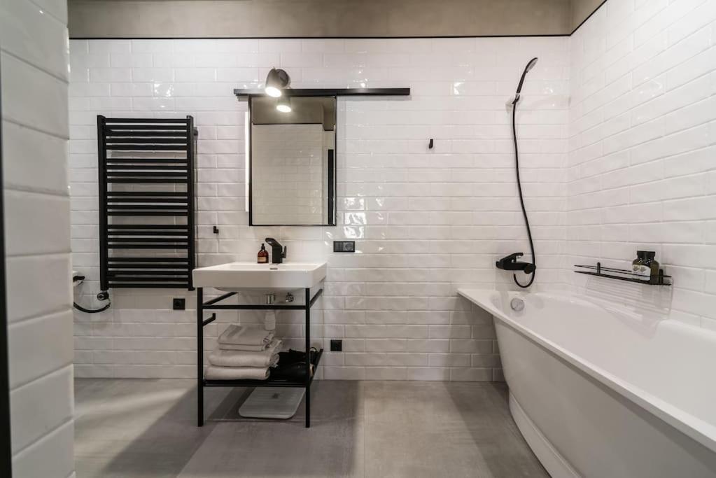 3 Storey Apartment With A Character And A Terrace Ryga Zewnętrze zdjęcie