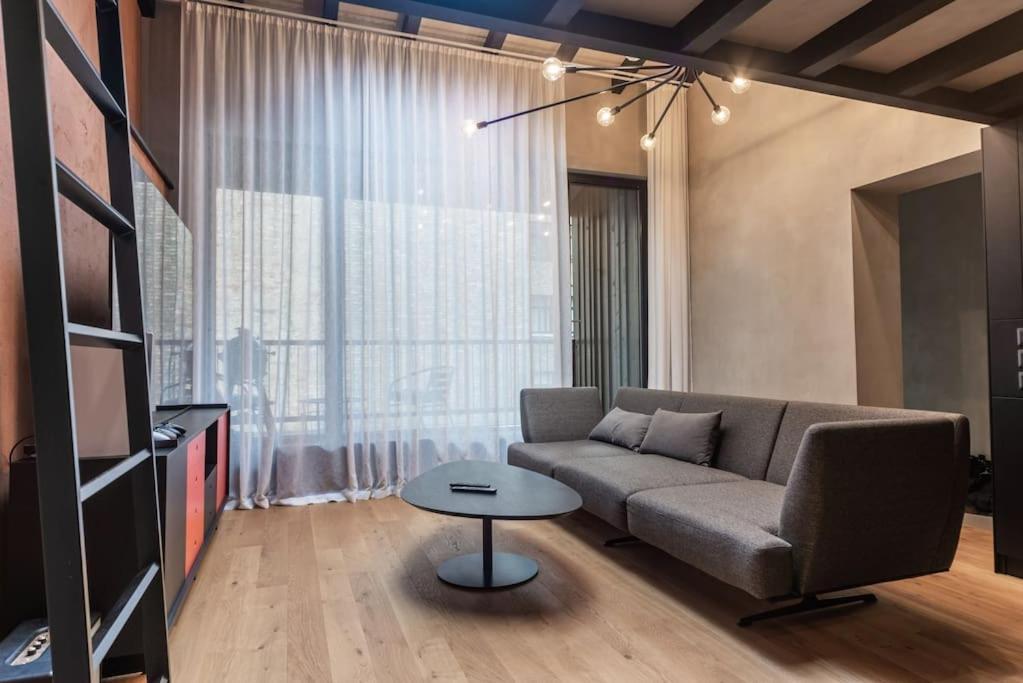 3 Storey Apartment With A Character And A Terrace Ryga Zewnętrze zdjęcie