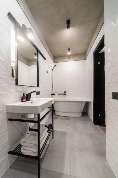 3 Storey Apartment With A Character And A Terrace Ryga Zewnętrze zdjęcie